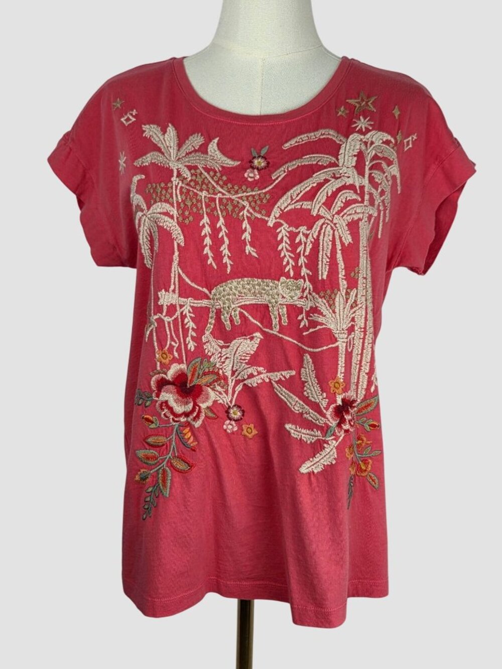 NWT Johnny Was Embroidered Jungle Scene Cotton Tee XS Coral Boho Leopard‎ Top